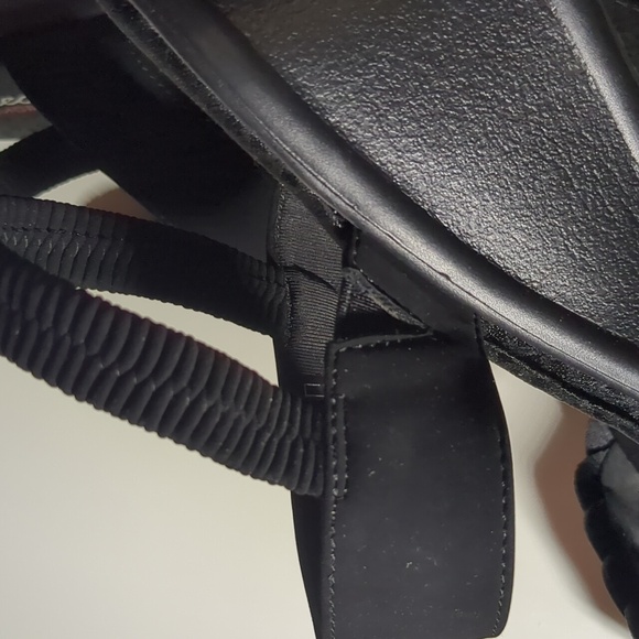 Skechers Black Strappy Wedge Sandals with Glittery Criss-cross Toe-Strap - Picture 7 of 9